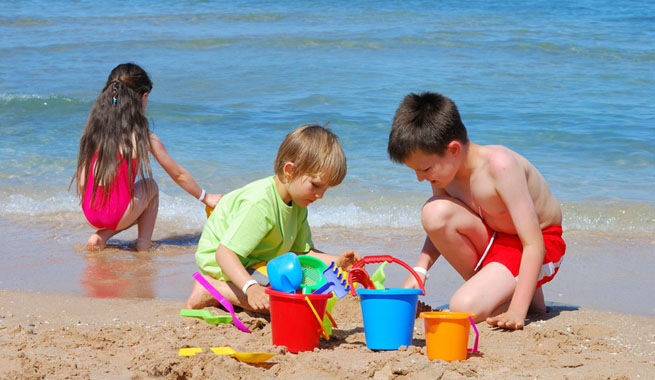 Children-in-the-beach.jpg