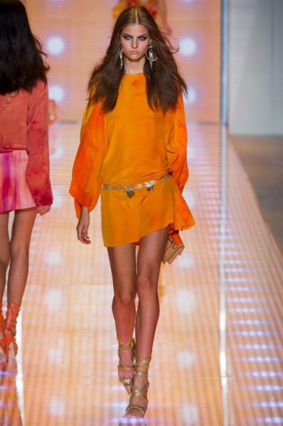 Файл:Versace-pl-tunika-2013.jpg